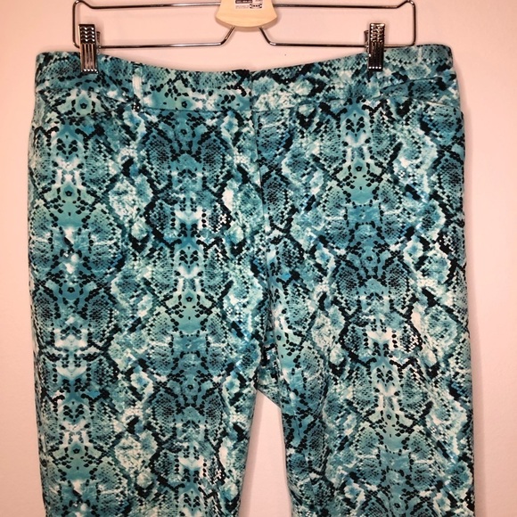 Liz Claiborne teal snake print cropped pants - Picture 2 of 14